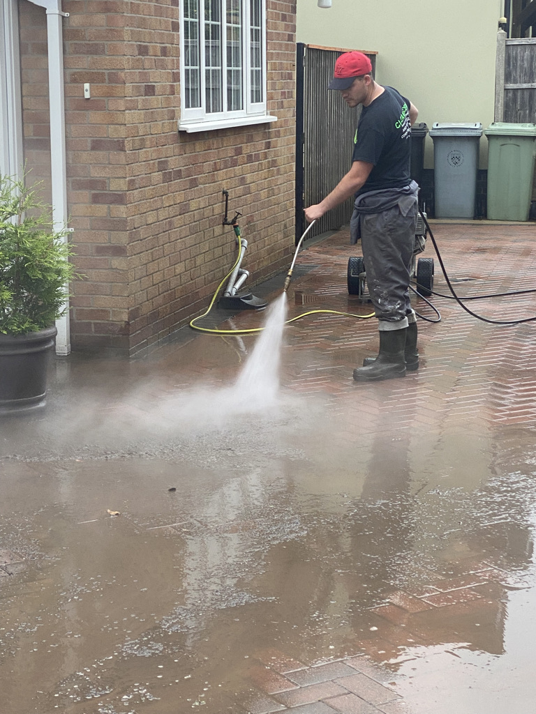 Rinsing block paved driveway
